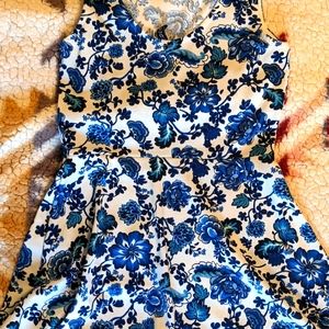 H&M Divided * Size 6 * Blue and White Floral Dress